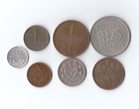 Набор монет. Португалия. 7 шт. 1,2,5,25 эскудо. 10,50 сентаво. XF
