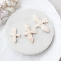 Подвеска Птица голубь, белый с красной росписью, S 35*22 мм, S027