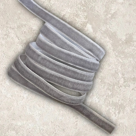 Лента бархатная 1 см серый №169 (1метр)