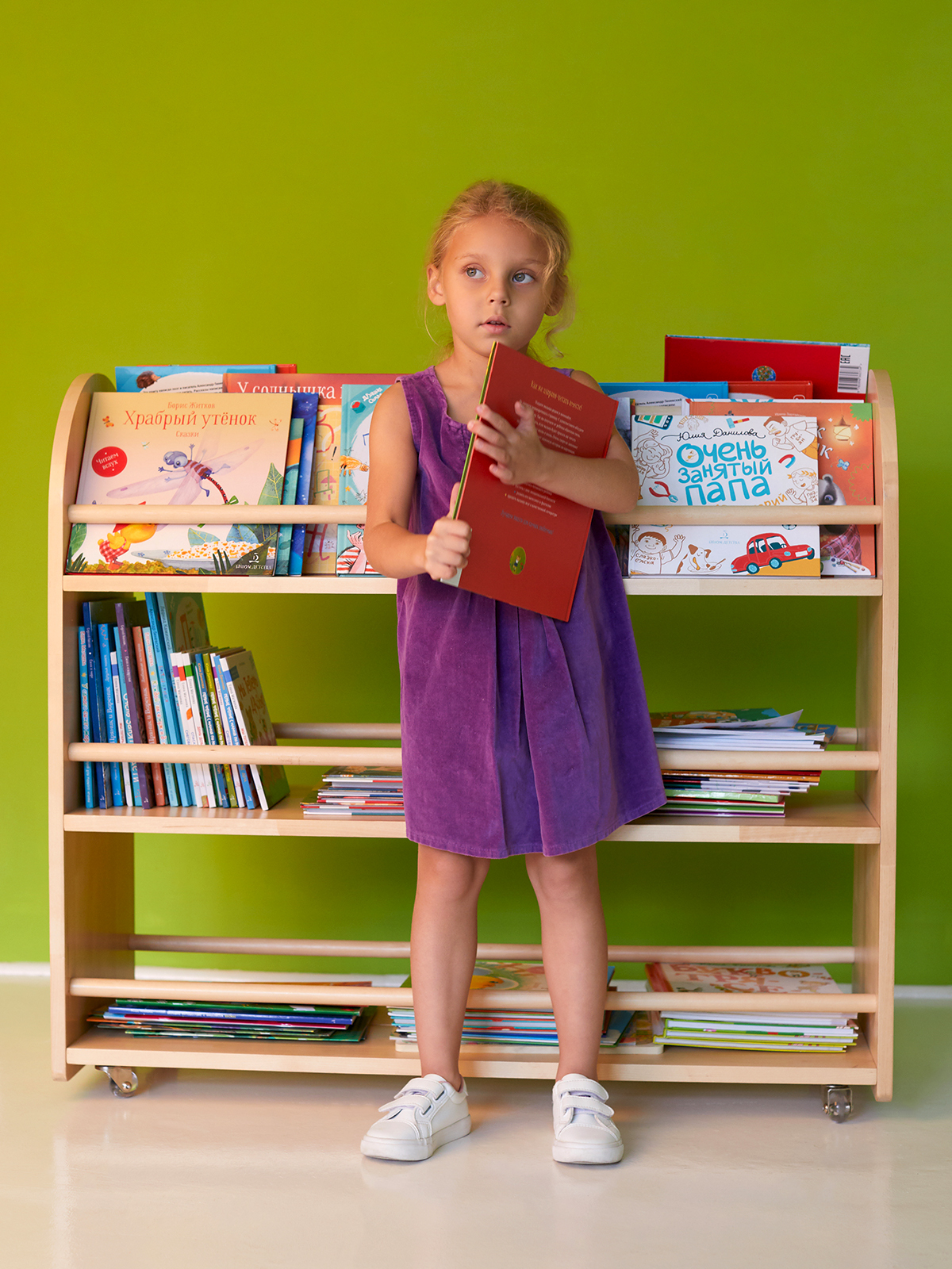 Мобильная библиотека для дошкольников подготовительной группы / 95 книг,  6-7 лет / мобильный стеллаж