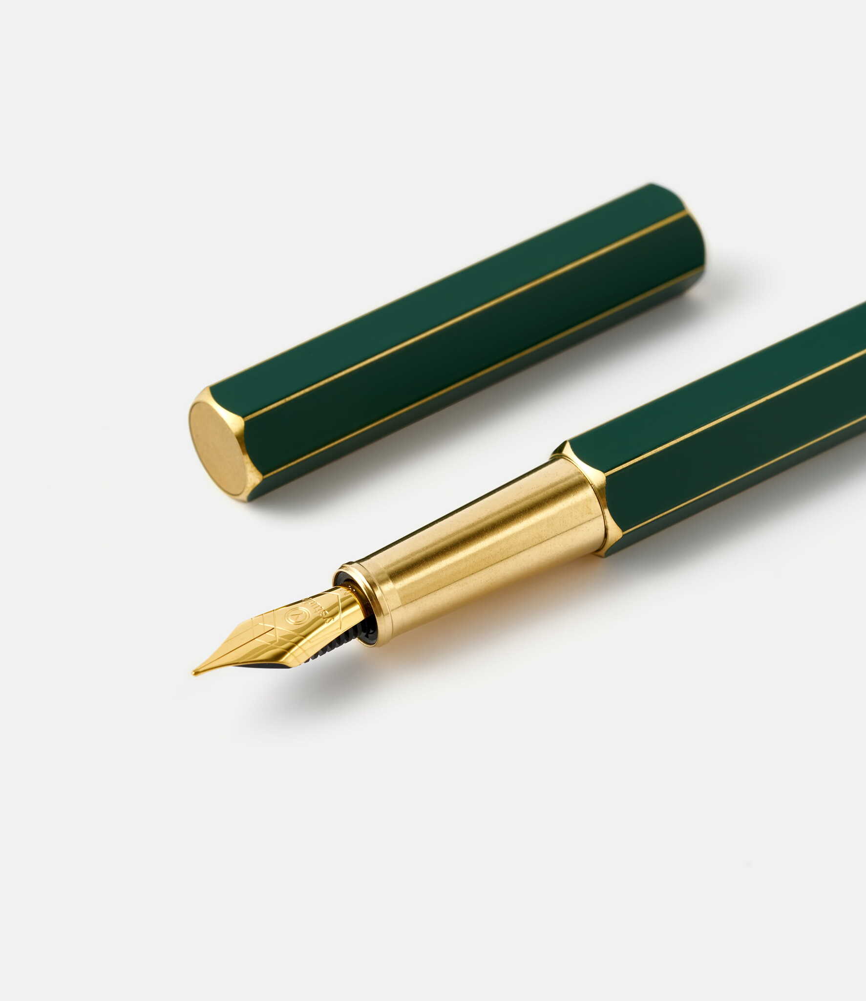 Ystudio Classic Revolve Fountain Pen Green — перьевая ручка из латуни