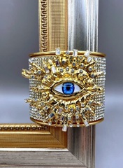 braslet-manzheta-glaz-s-kristallami-v-stile-schiaparelli