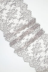 Кружево шантильи пудровое с черной нитью неэластичное ширина 22 см длина 1.45 м