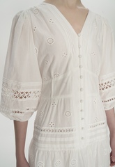 Платье белое с рукавом 3/4