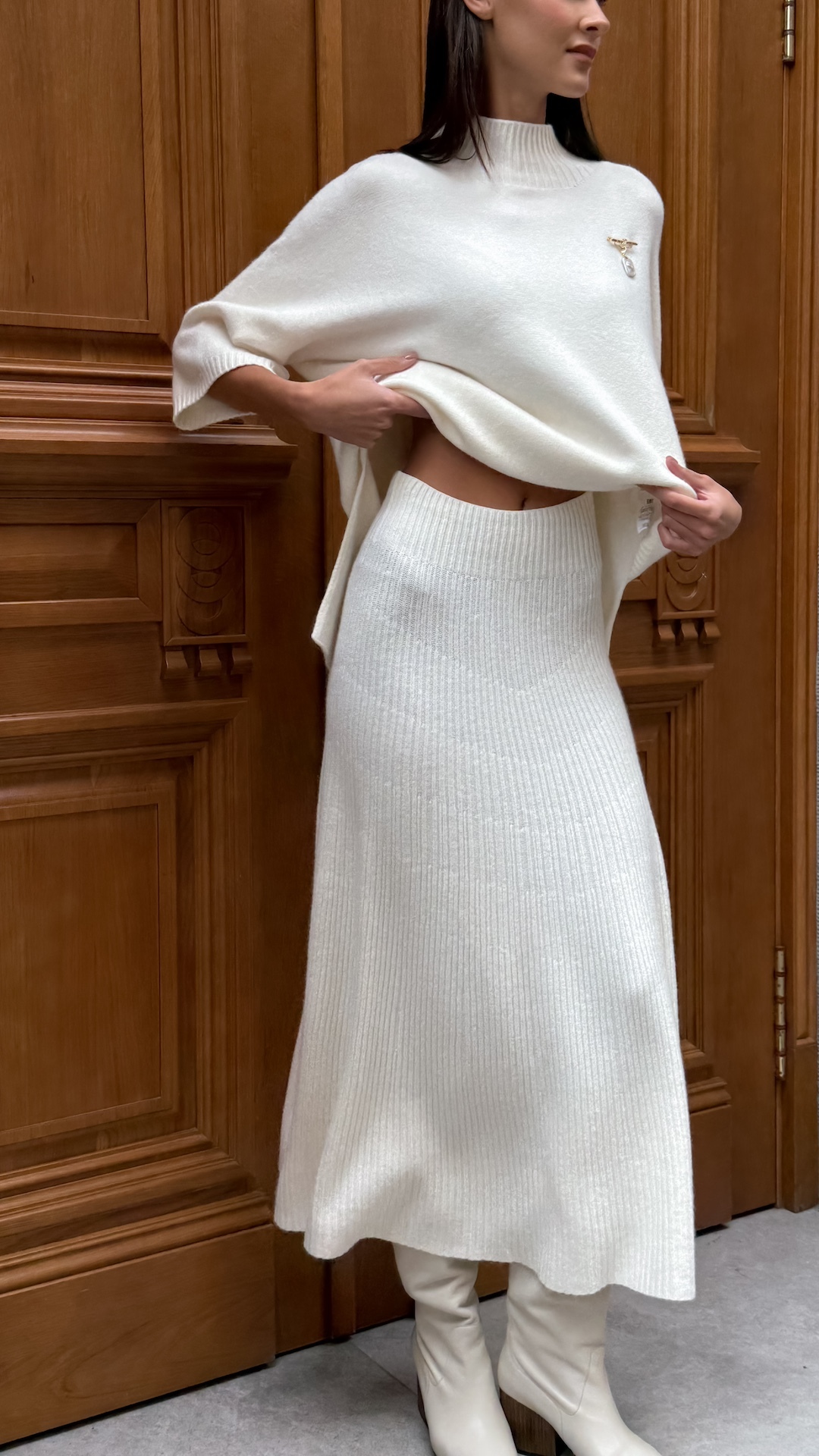 Костюм с джемпером oversize и юбкой в рубчик