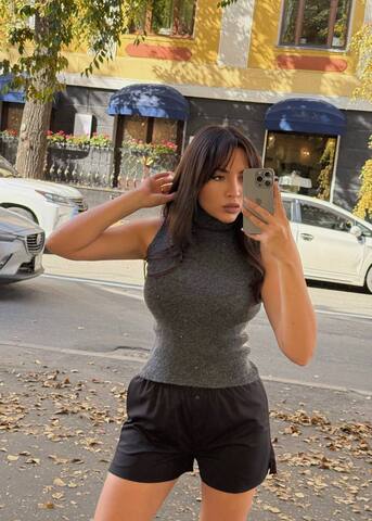 Водолазка без рукавов в пайетку MALETTA