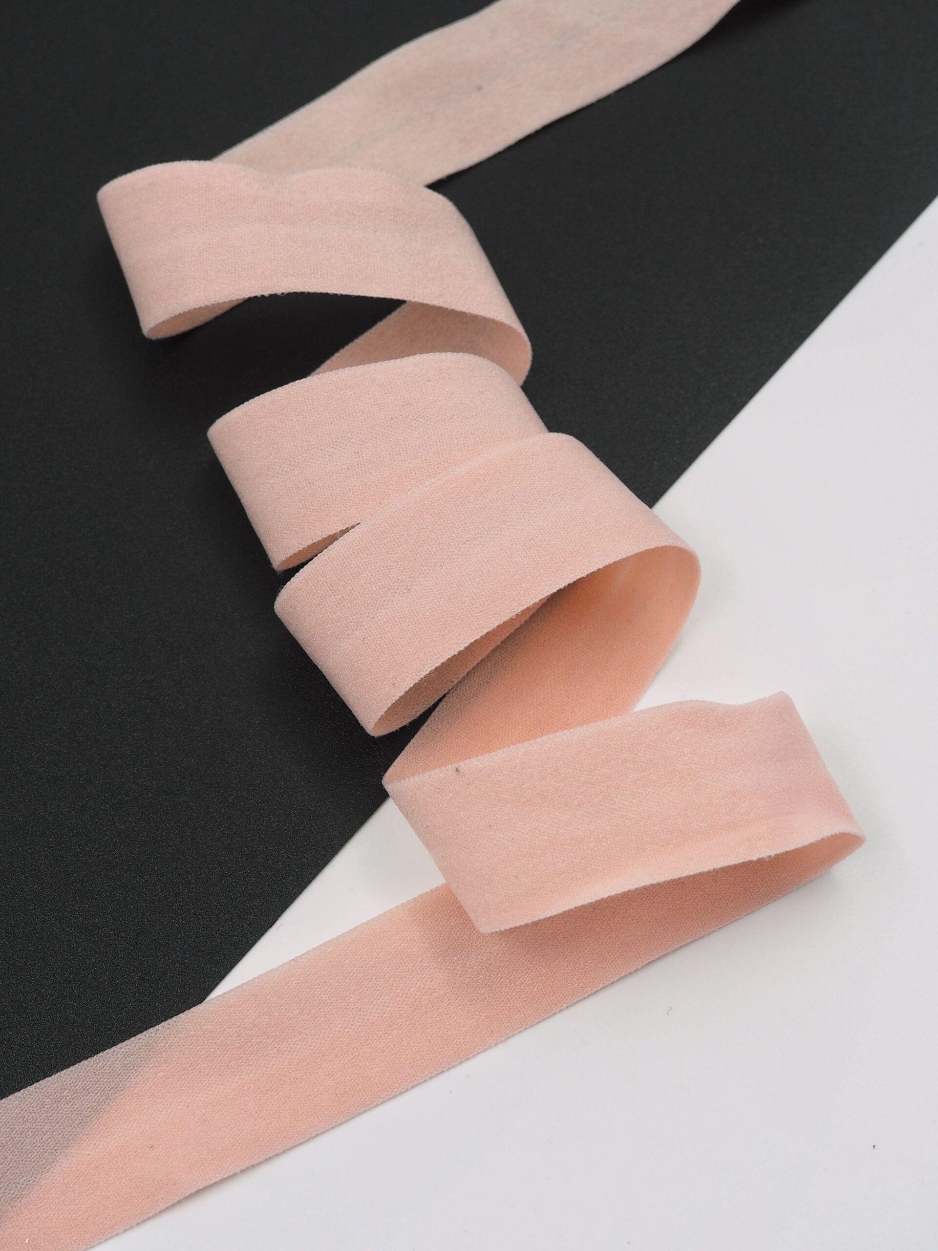 Бейка эластичная пудровая матовая ширина 20 мм