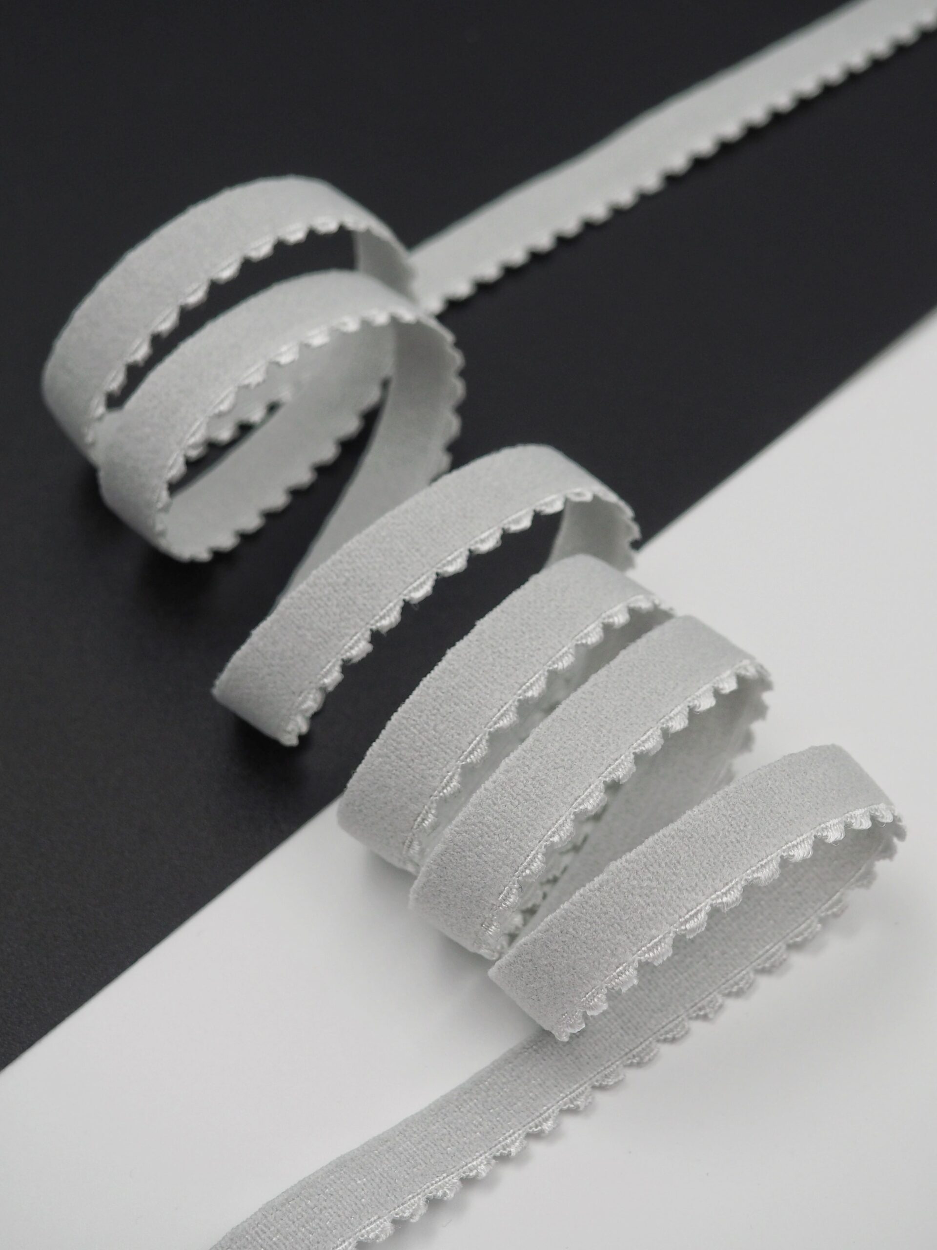Резинка отделочная светло-серая ажурная ширина 10 мм с учетом фестона