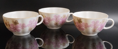 Чайные чашечки набор из 3 штук, фарфоровые с цветами, "Весна", "Нежность", автор - Т.Н. Беспалова- Михалева, форма "Тюльпан", золочение, ЛФЗ, винтаж СССР 1965-1991 гг