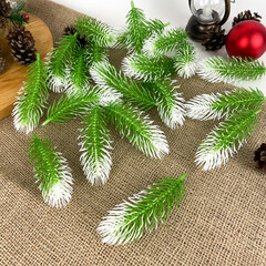 Еловая ветка, еловая лапка искусственная, Бело-зеленая, декор зимний 11 см, 20 штук