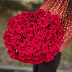 Букет "Алый Виват" 51 шт.