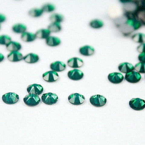 2088 Стразы Сваровски холодной фиксации Emerald ss 12 (3,0-3,2 мм), 10 штук