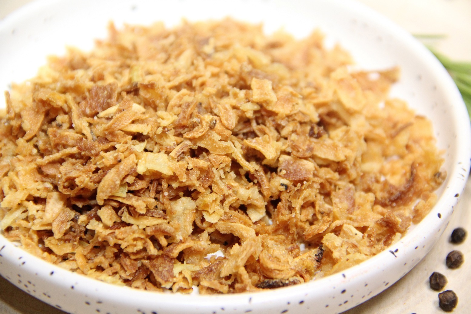 самый вкусный жареный лук. самый вкусный жареный лук. лук жареный хрустящий. самый вкусный жареный лук. жареный лук на сковороде.