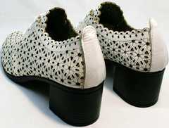 Короткие полуботинки босоножки на каблуке 6 см Arella 426-33 White.