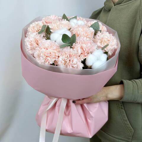 Букет из динтусов, эвкалипта и хлопка