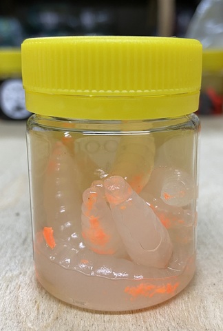 Форелевая силиконовая приманка COOL PLACE MAGGOT 1.6  цвет МОЛОЧНЫЙ (ОРАНЖЕВАЯ КРОШКА) СЫР