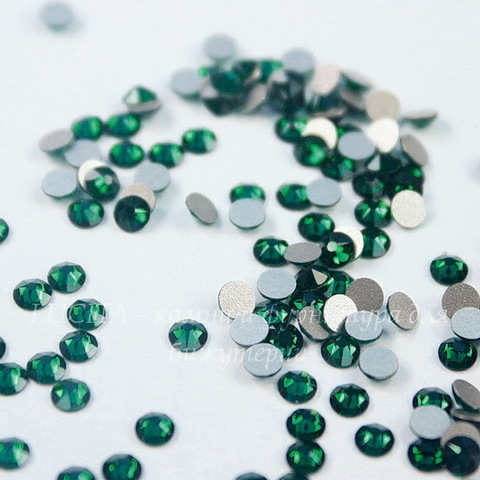 2088 Стразы Сваровски холодной фиксации Emerald ss 12 (3,0-3,2 мм), 10 штук