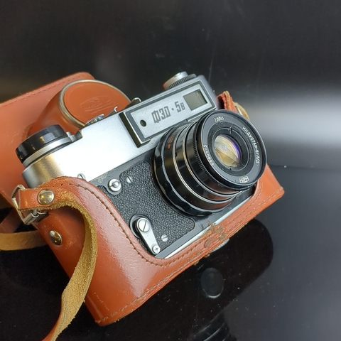 № 21 Фотоаппарат "ФЭД-5 в" с объективом "Индустар-61 Л/Д" в родном кофре, металл, пластик, стекло, кожа, Харьковский машиностроительный завод им. Дзержинского (ФЭД), СССР, 1978-1980 гг.