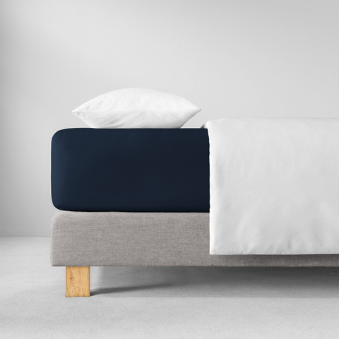 Простыня на резинке 150x200 Estella 606 indigo темно-синяя