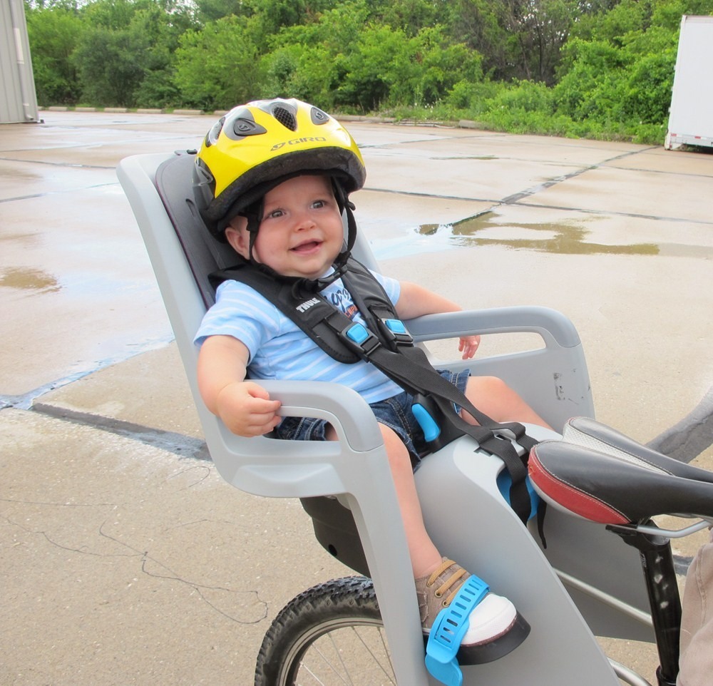 Сидушка на велосипед для ребенка. Thule RIDEALONG Lite. Детское велокресло Thule. Сиденье для ребенка на велосипед. Кресло на велосипед для ребенка.