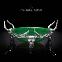 Ваза настольная Тавр из нефрита и серебра