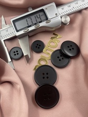 Пуговицы черные матовые на прокол с высоким скругленным бортиком