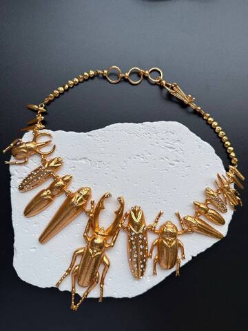 Колье крупное с жуками в стиле Schiaparelli