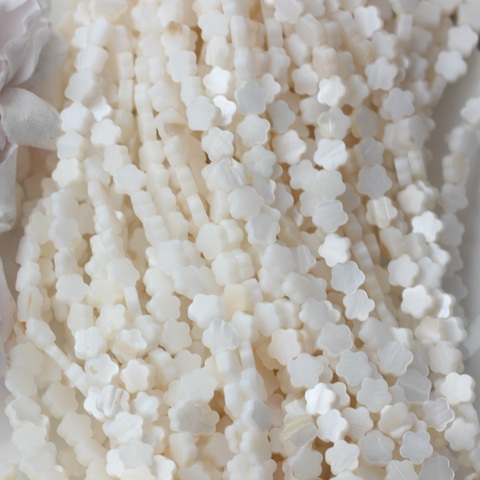 Перламутр натуральный, матовый, в форме цветка 6 мм, 1 нить ПР103