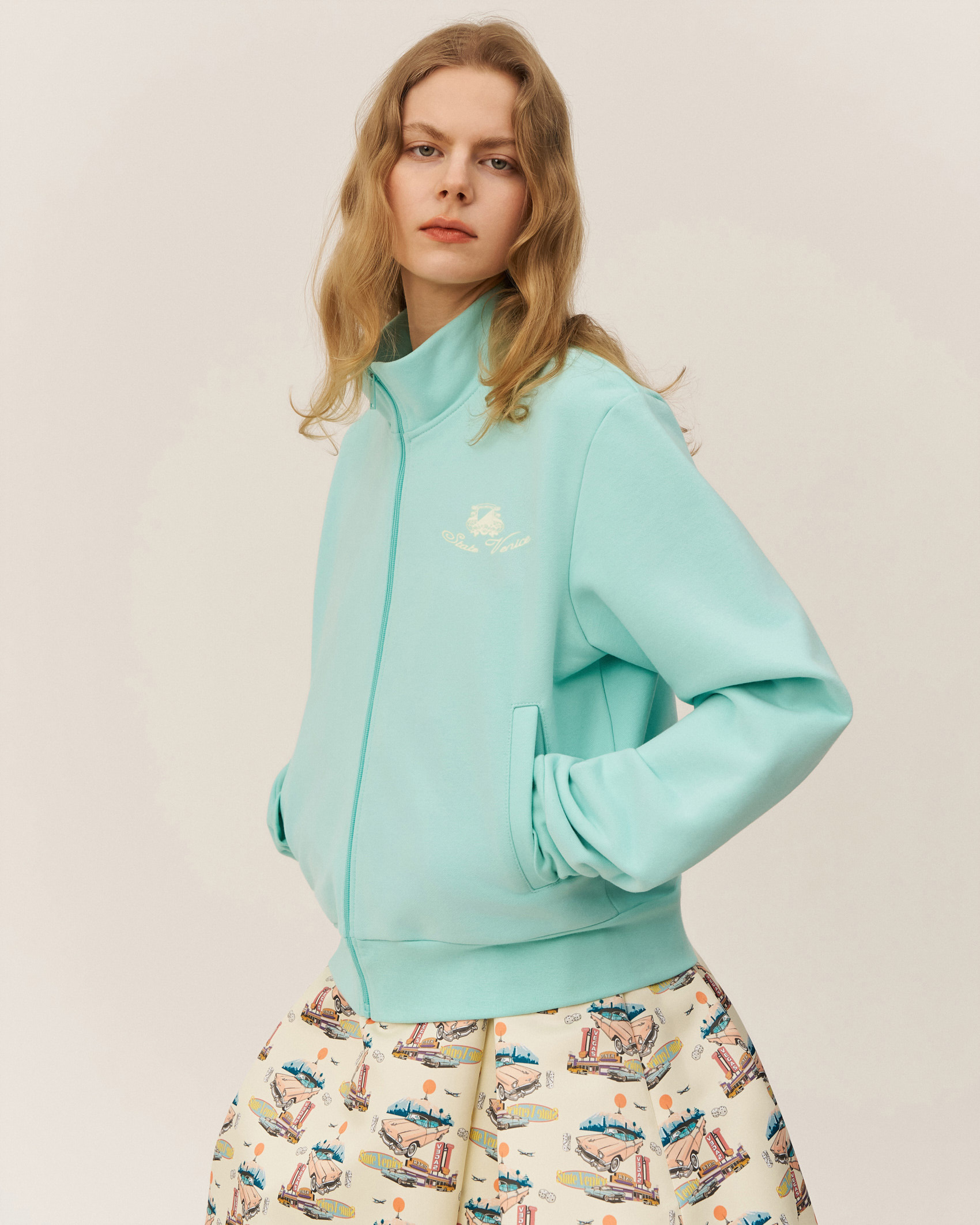 Жакет на молнии классического прямого кроя