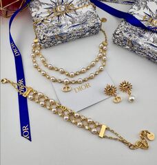 kole-choker-dvuhryadnyj-iz-zhemchuga-s-podveskoj-cdior