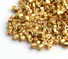Бисер Тохо Hexagon 11/0 0557 золотой