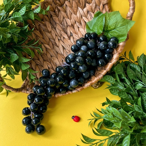 Виноград искусственный натуралистичный, БОЛЬШАЯ ГРОЗДЬ, длина 33 см., более 100 ягод, цвет темный, 1 гроздь.