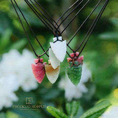 Оберег "Стрела". Светло-зелёный нефрит.