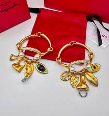 Браслет с подвесками в стиле Schiaparelli