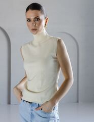 Блуза-топ из вискозы со стойкой ванильный