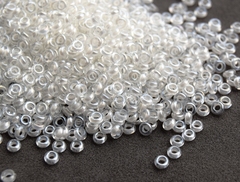 Toho Demi Round 8/0 цвет 0981 Inside Color Crystal SNOW LINED