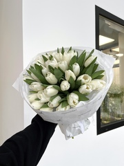 Букет из 35 белых тюльпанов доступен к заказу с 3.03.2026