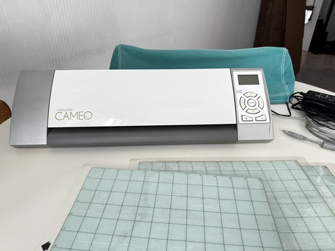 Режущий плоттер Silhouette Cameo Б/У