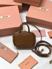 Мини сумка MIU MIU из натуральной кожи в коричневом цвете