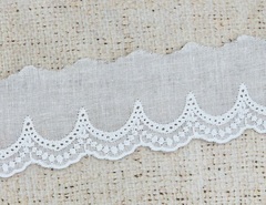 Шитье хлопок, ш. 4,5 см, белый