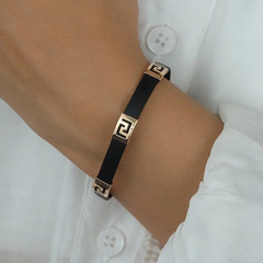 7120k-braslet-iz-kauchuka-so-vstavkami-iz-zolota-585-proby