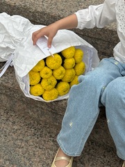 Букет моно из одноголовой хризантемы в желтом оттенке 15 шт