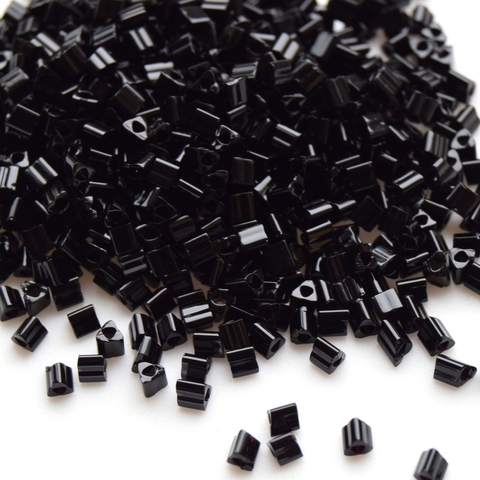 Бисер японский TOHO Triangle треугольный 11/0 0049 черный