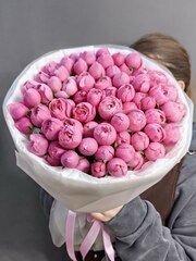 Монобукет из кустовых пионовидных роз сорта "Силва Пинк"