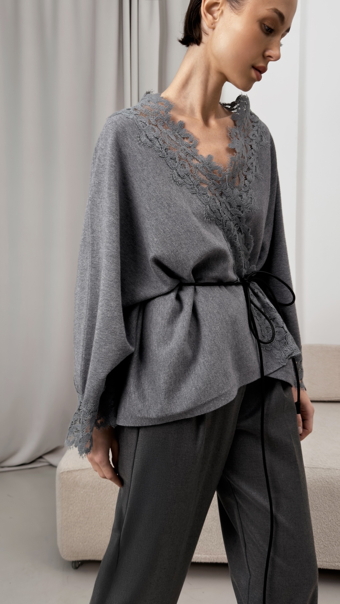 Кардиган свободного кроя с кружевной аппликацией