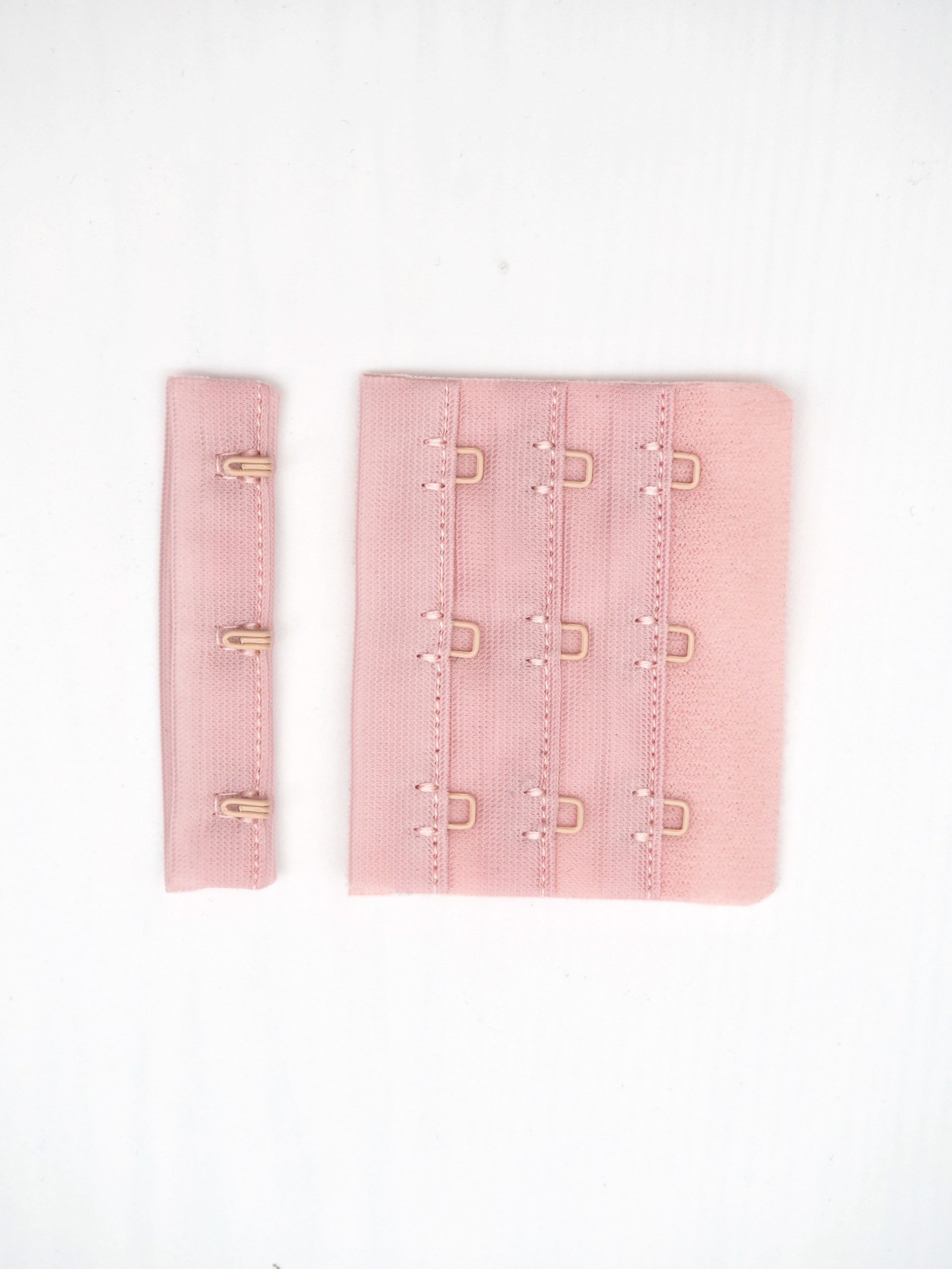 Застежка для бюстгальтера пудровая (лотос) широкая с крючками 3х3 Lauma (Латвия)