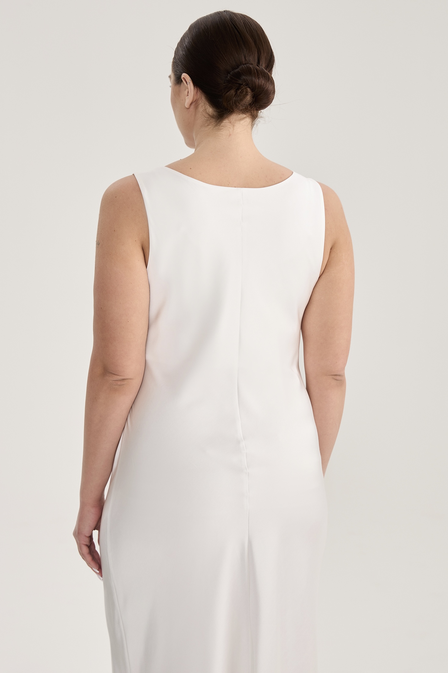 Платье-комбинация на широких бретелях, молочный