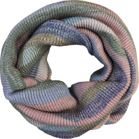 Стильный и уютный полосатый шарф-снуд в рубчик на два оборота.