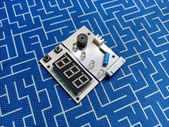 Плата зарядного устройства QUATTRO ELEMENTI Start & Go 90 c дисплеем (772-470-005)