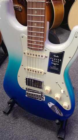 FENDER Player Plus STRAT HSS PF BLB